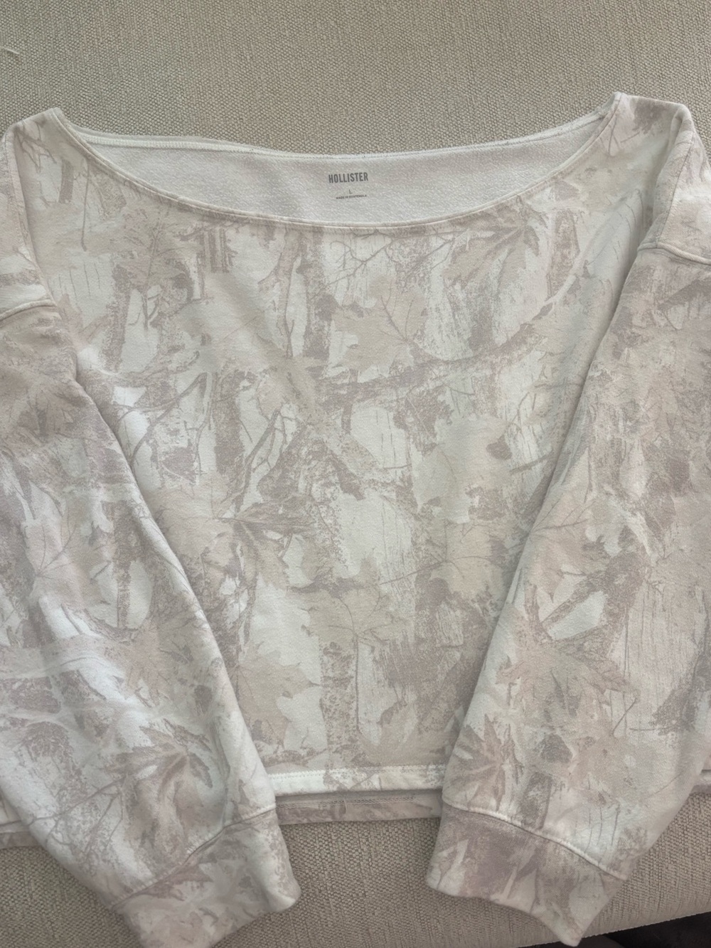 Hollister Camo Off-Shoulder Long Sleeve Sweatshirt - Picture 4 of 4